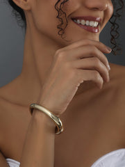 Chunky Gold Cuff Bracelet for Modern Glamour