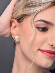 Modern wing earring in gold