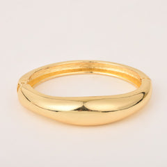 Chunky Gold Cuff Bracelet for Modern Glamour