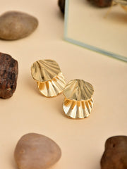 Golden stud earring